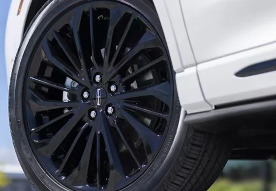 Maximizing Performance: Schedule Your Lincoln's Next Oil Change