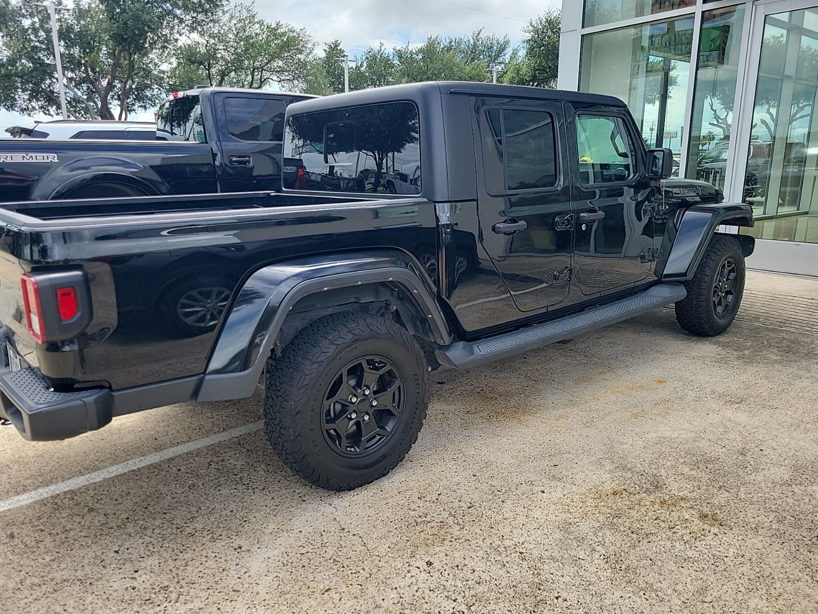 2022 Jeep Gladiator Sport