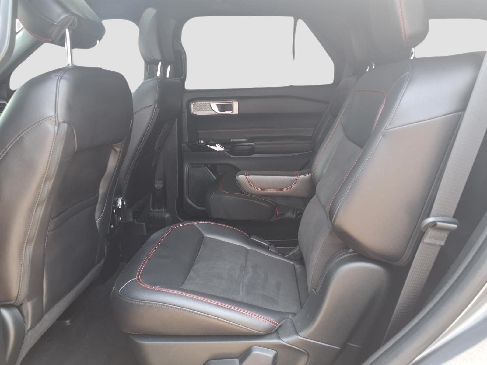 2024 Ford Explorer ST-Line