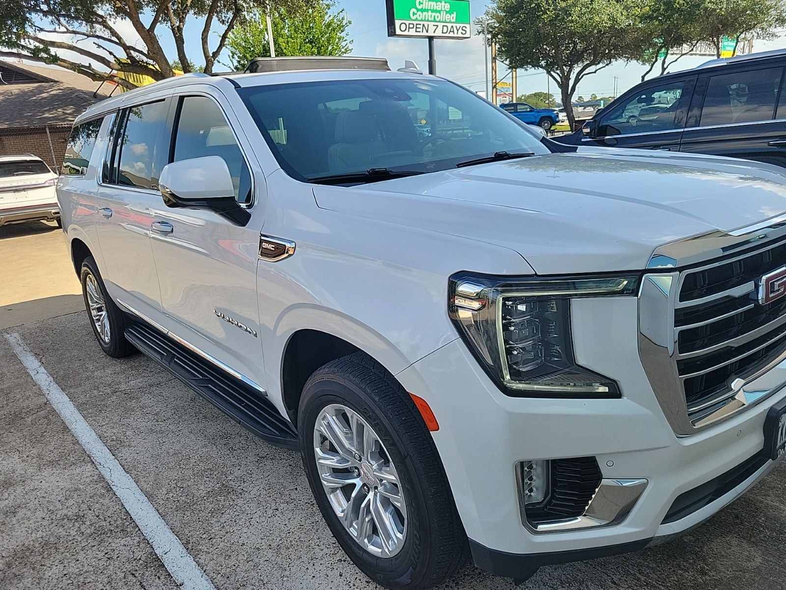 2023 GMC Yukon XL SLT