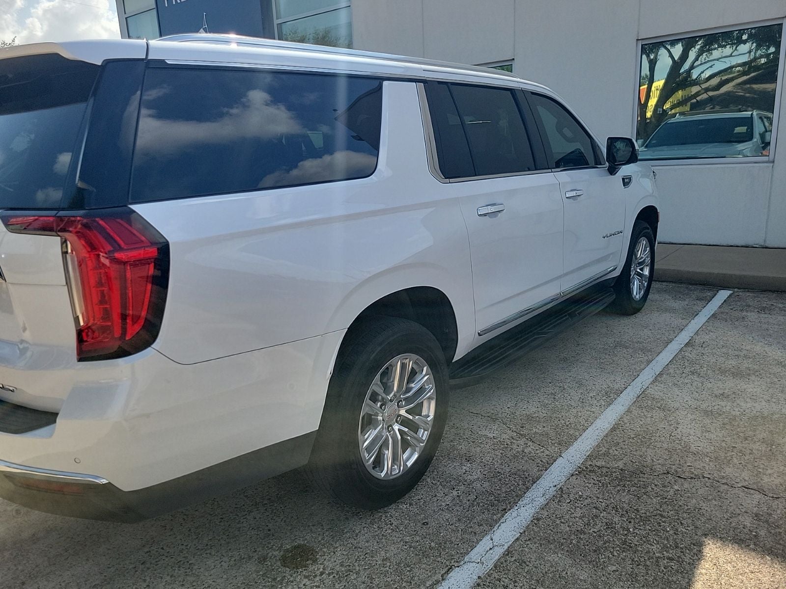 2023 GMC Yukon XL SLT