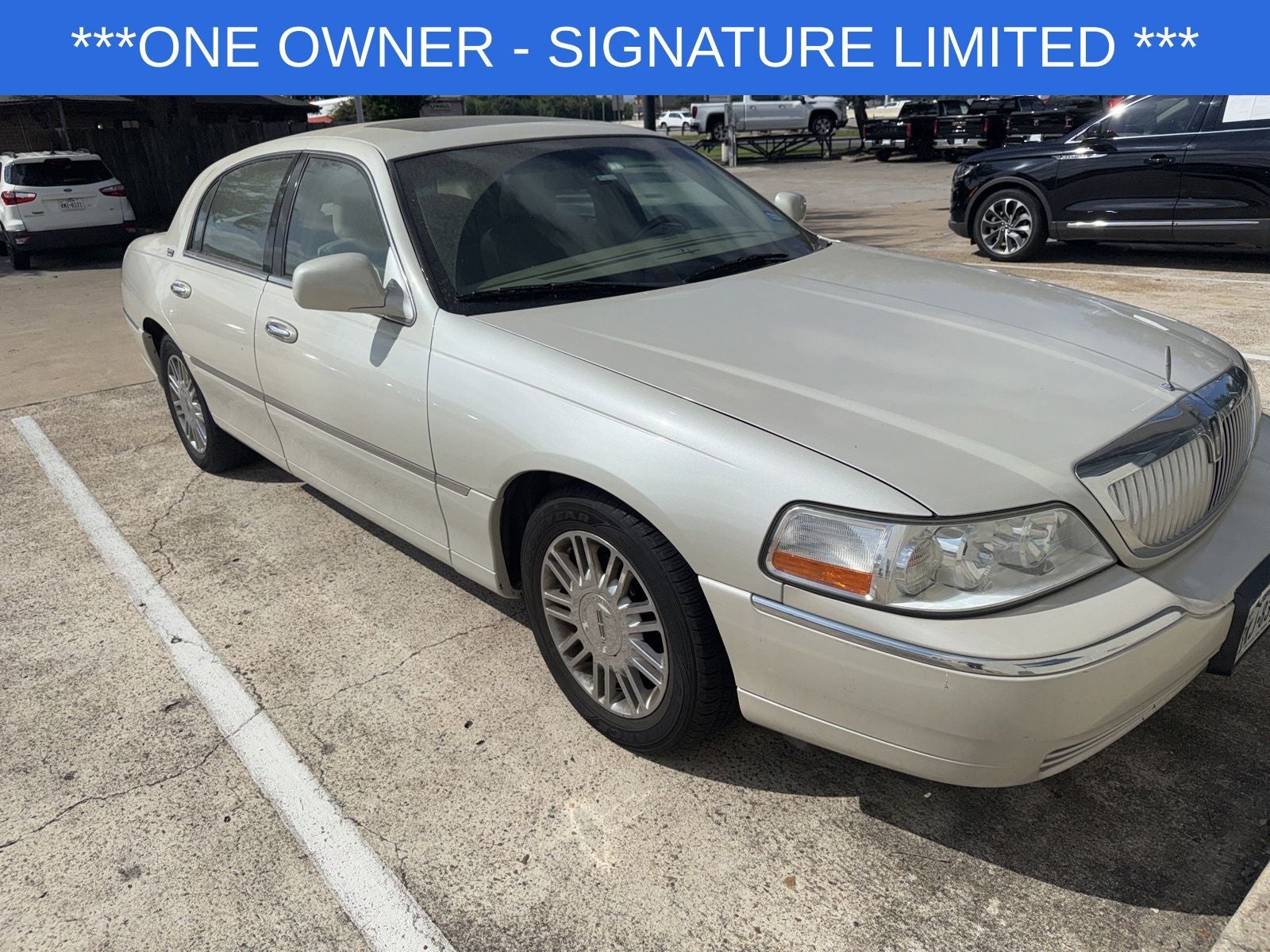 2006 Lincoln Town Car's photo