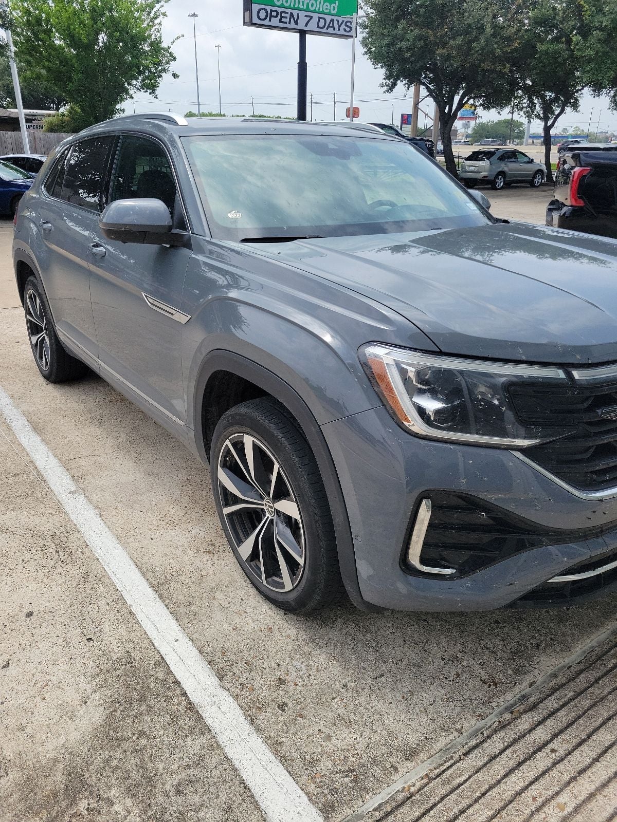 2024 Volkswagen Atlas Cross Sport 2.0T SEL Premium R-Line