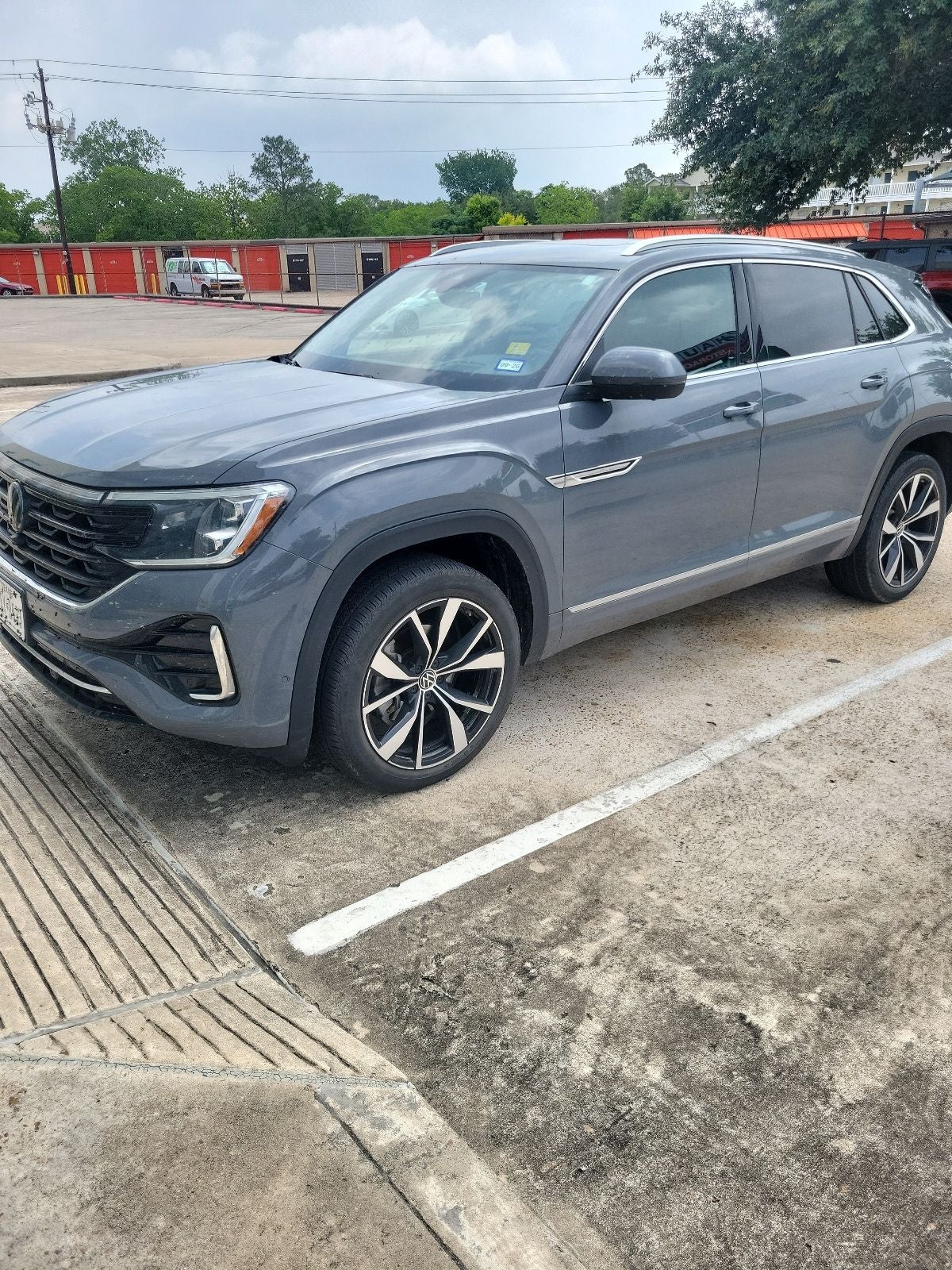 2024 Volkswagen Atlas Cross Sport 2.0T SEL Premium R-Line