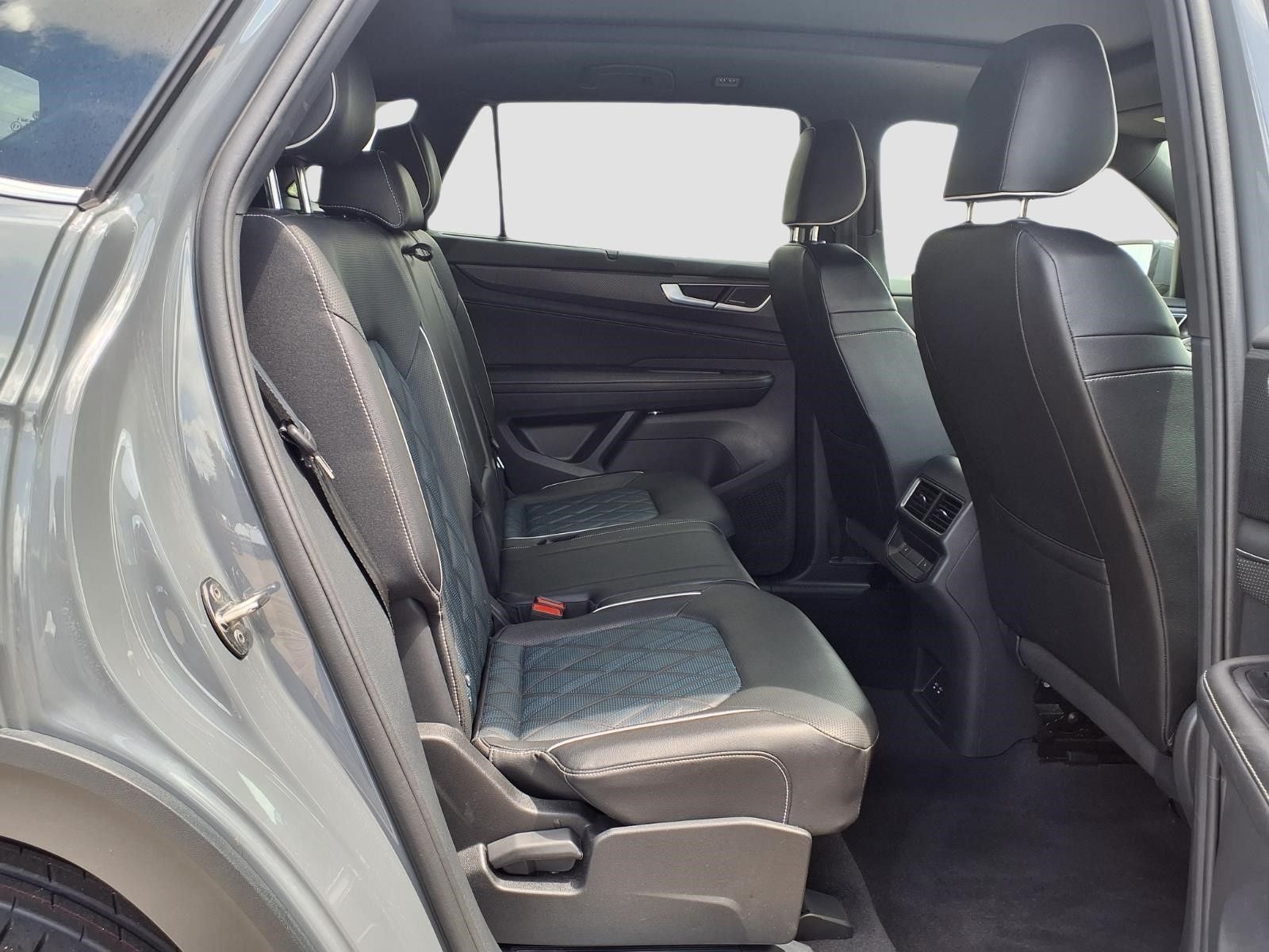 2024 Volkswagen Atlas Cross Sport 2.0T SEL Premium R-Line