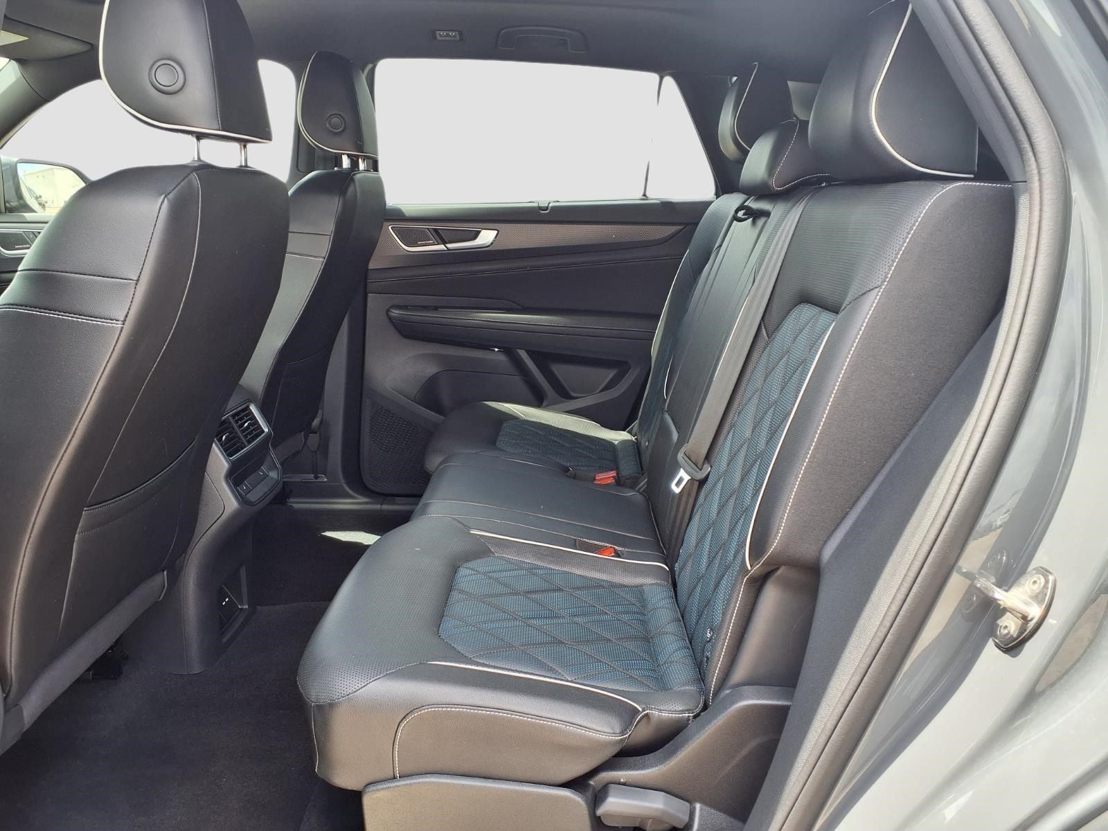 2024 Volkswagen Atlas Cross Sport 2.0T SEL Premium R-Line