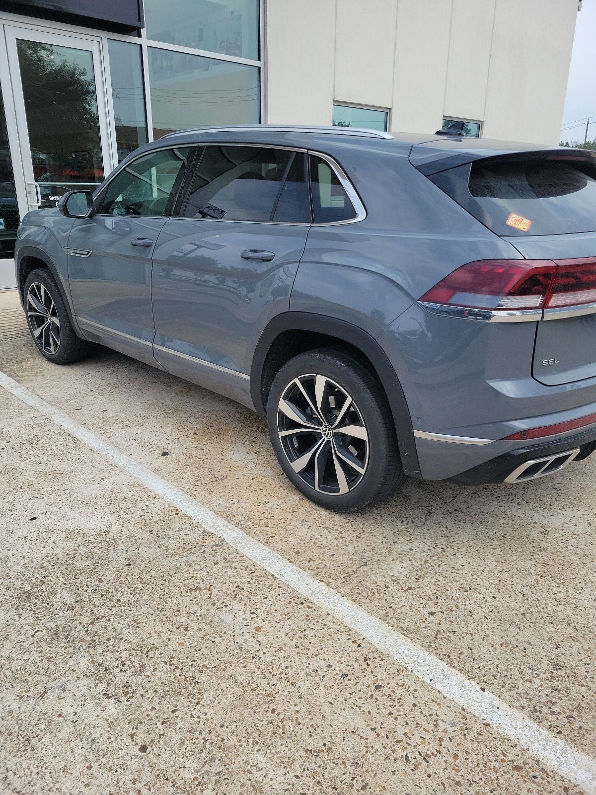 2024 Volkswagen Atlas Cross Sport 2.0T SEL Premium R-Line