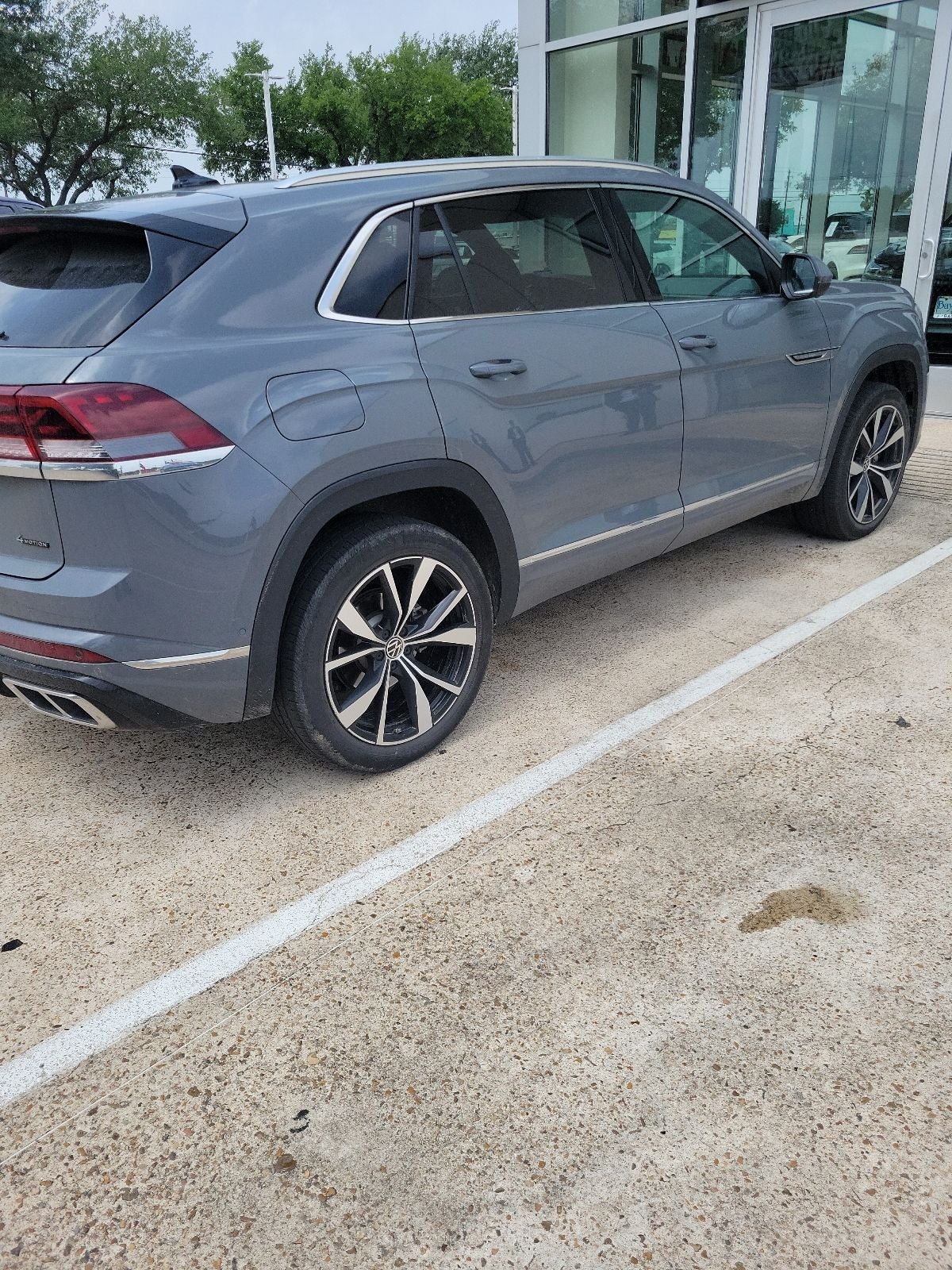 2024 Volkswagen Atlas Cross Sport 2.0T SEL Premium R-Line