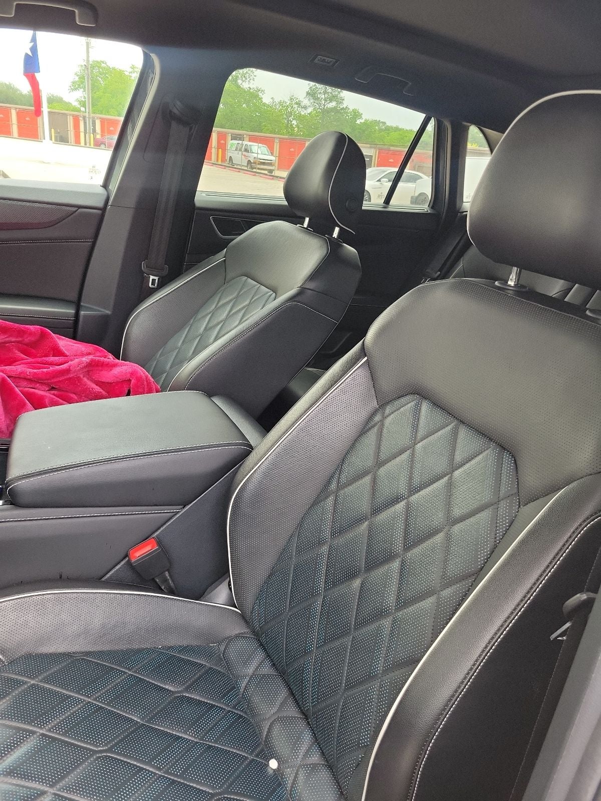 2024 Volkswagen Atlas Cross Sport 2.0T SEL Premium R-Line