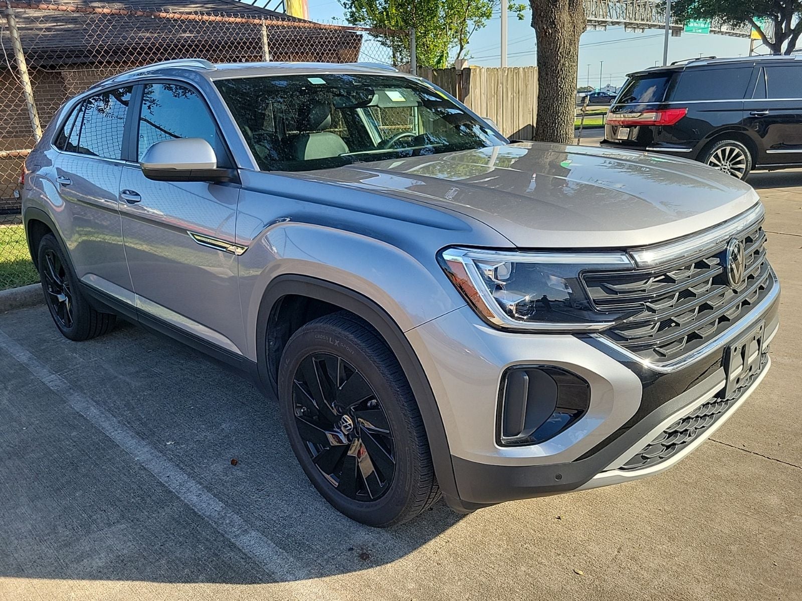 2024 Volkswagen Atlas Cross Sport 2.0T SE w/Technology