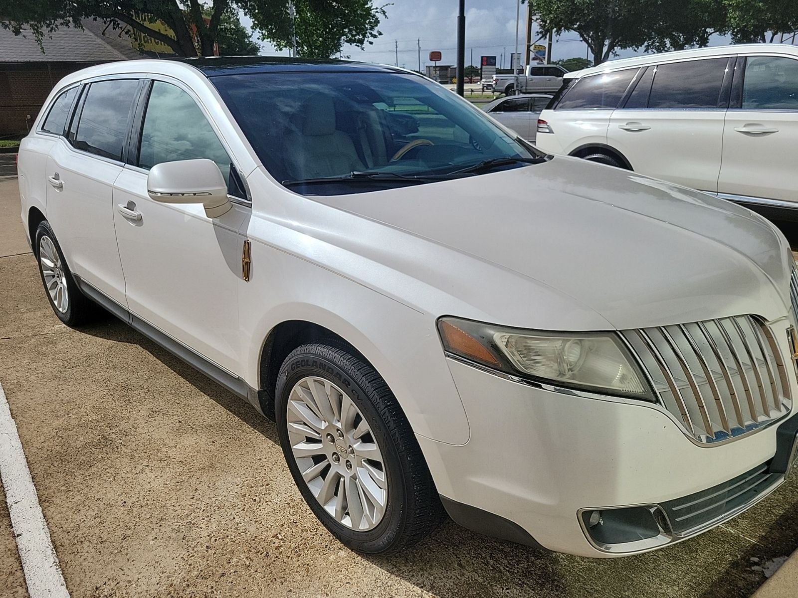 2010 Lincoln MKT Base