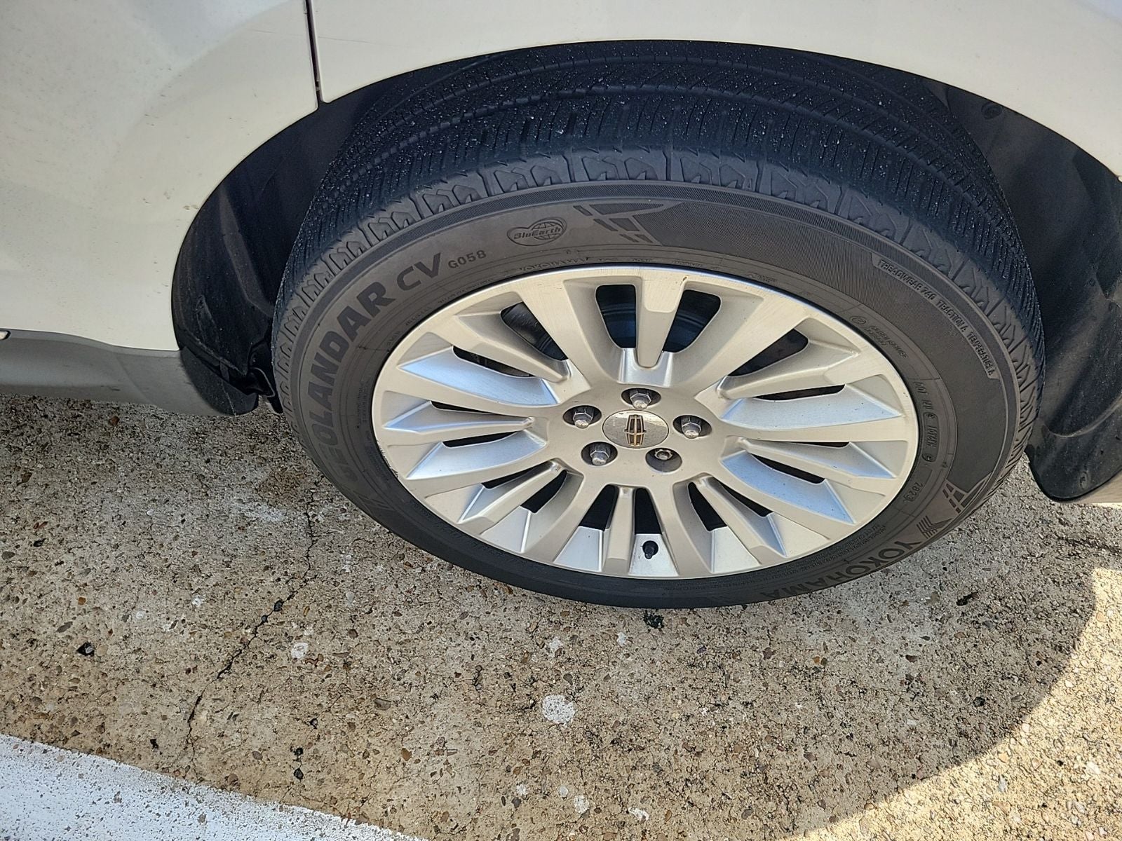 2010 Lincoln MKT Base