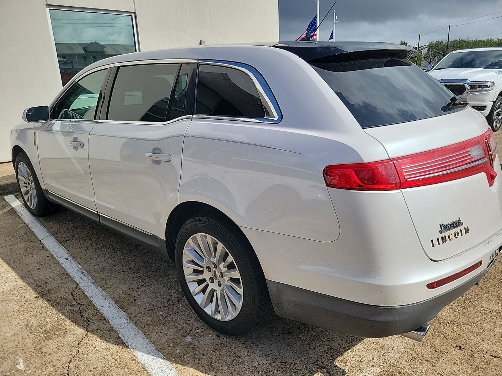 2010 Lincoln MKT Base