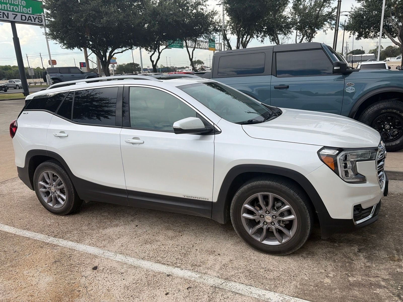2023 GMC Terrain SLT