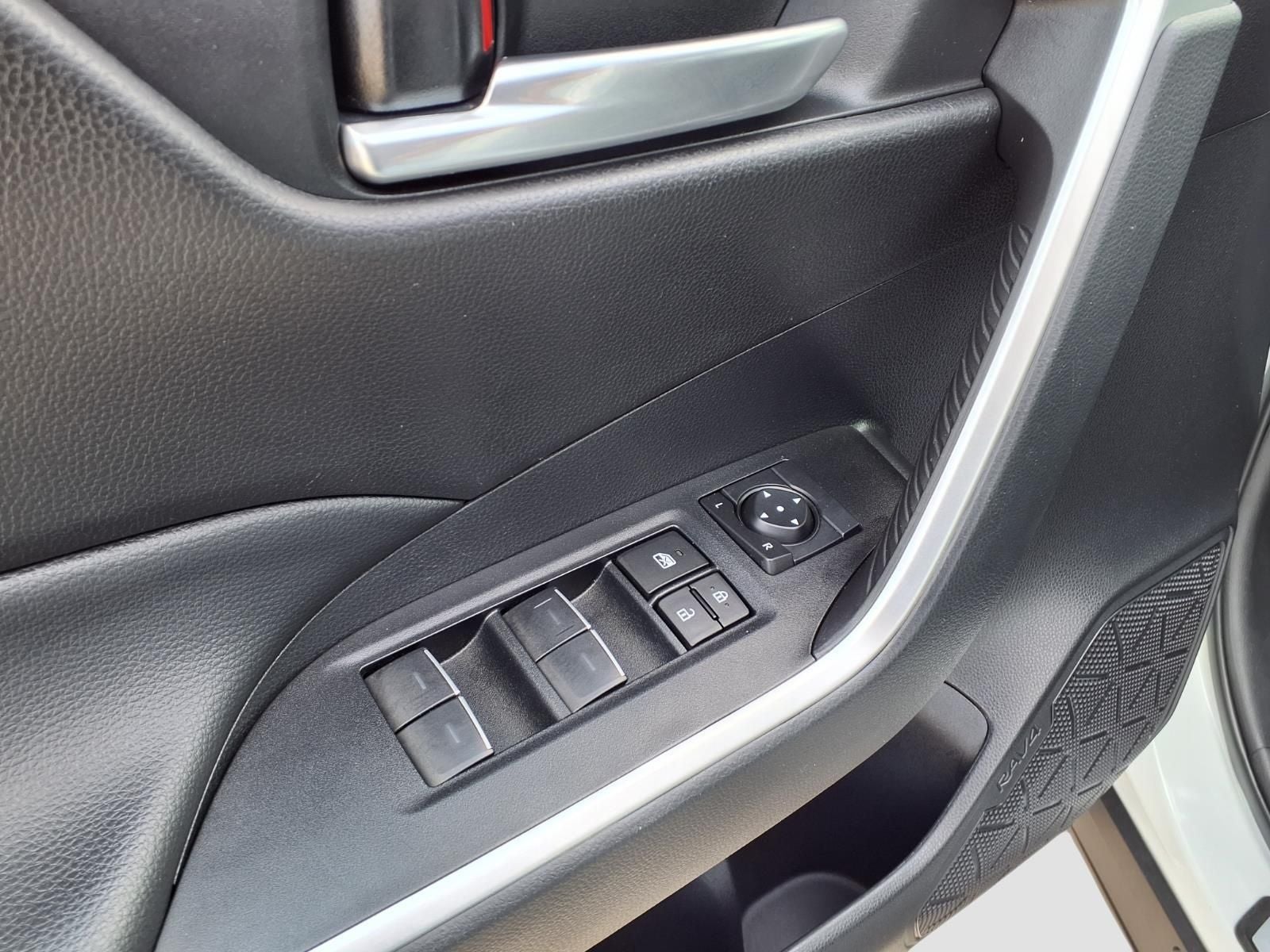 2023 Toyota RAV4 Hybrid SE