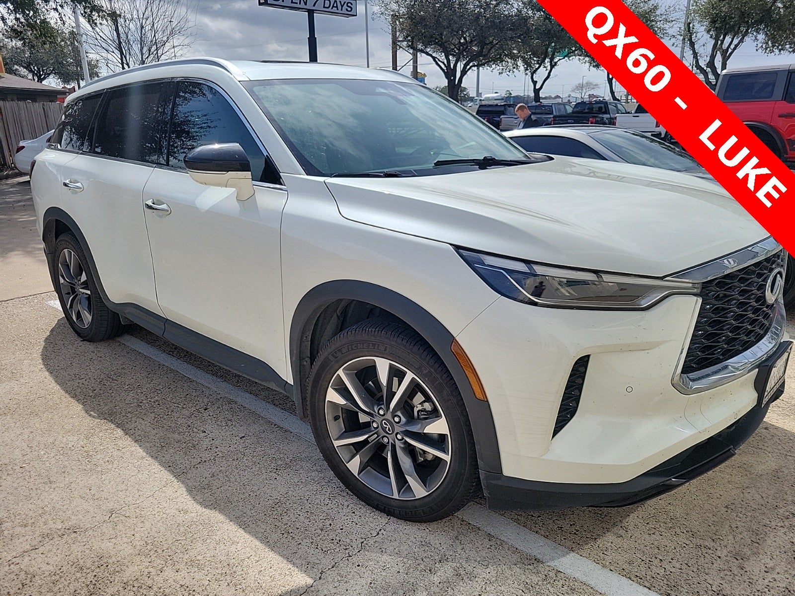 2023 INFINITI QX60 LUXE