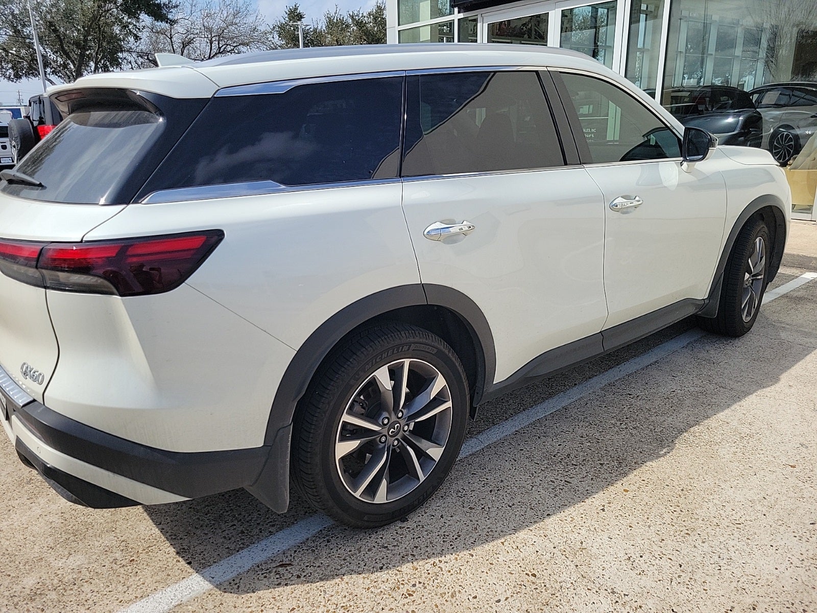 2023 INFINITI QX60 LUXE