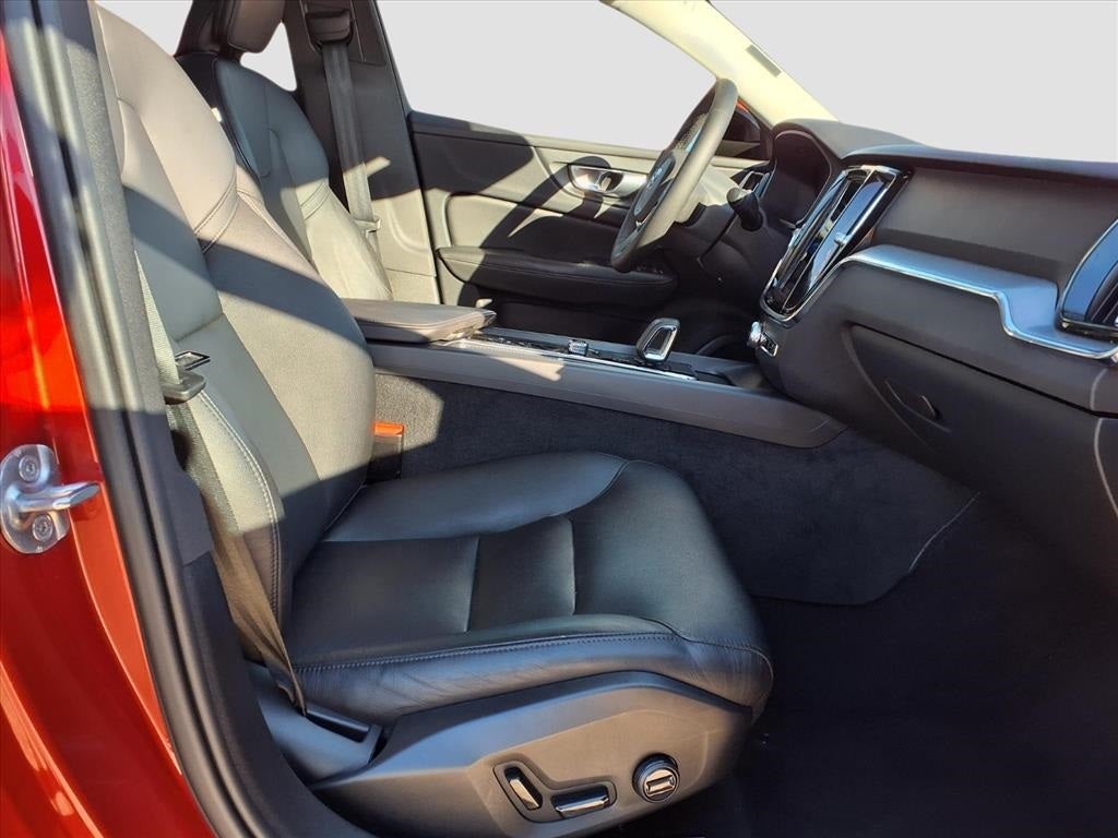 2024 Volvo S60 B5 Core Dark Theme