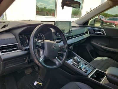 2022 Mitsubishi Outlander Base