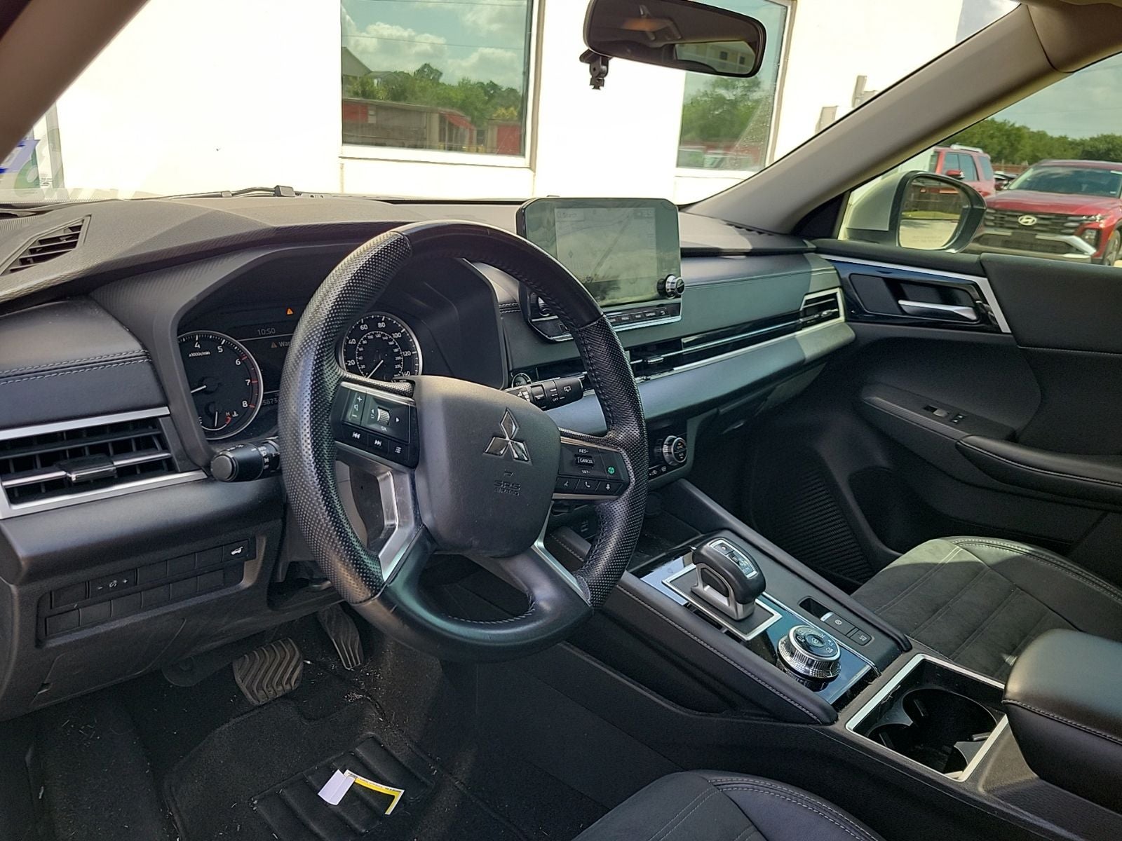 2022 Mitsubishi Outlander Base