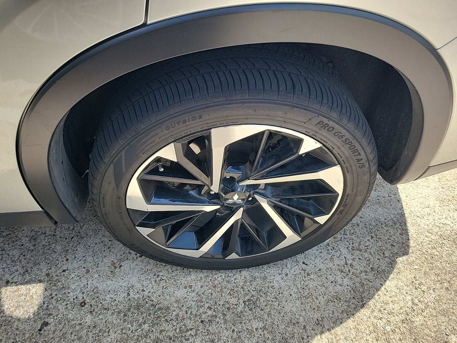 2022 Mitsubishi Outlander Base
