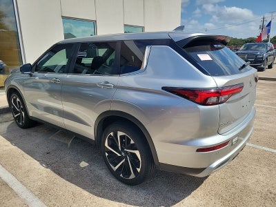 2022 Mitsubishi Outlander Base