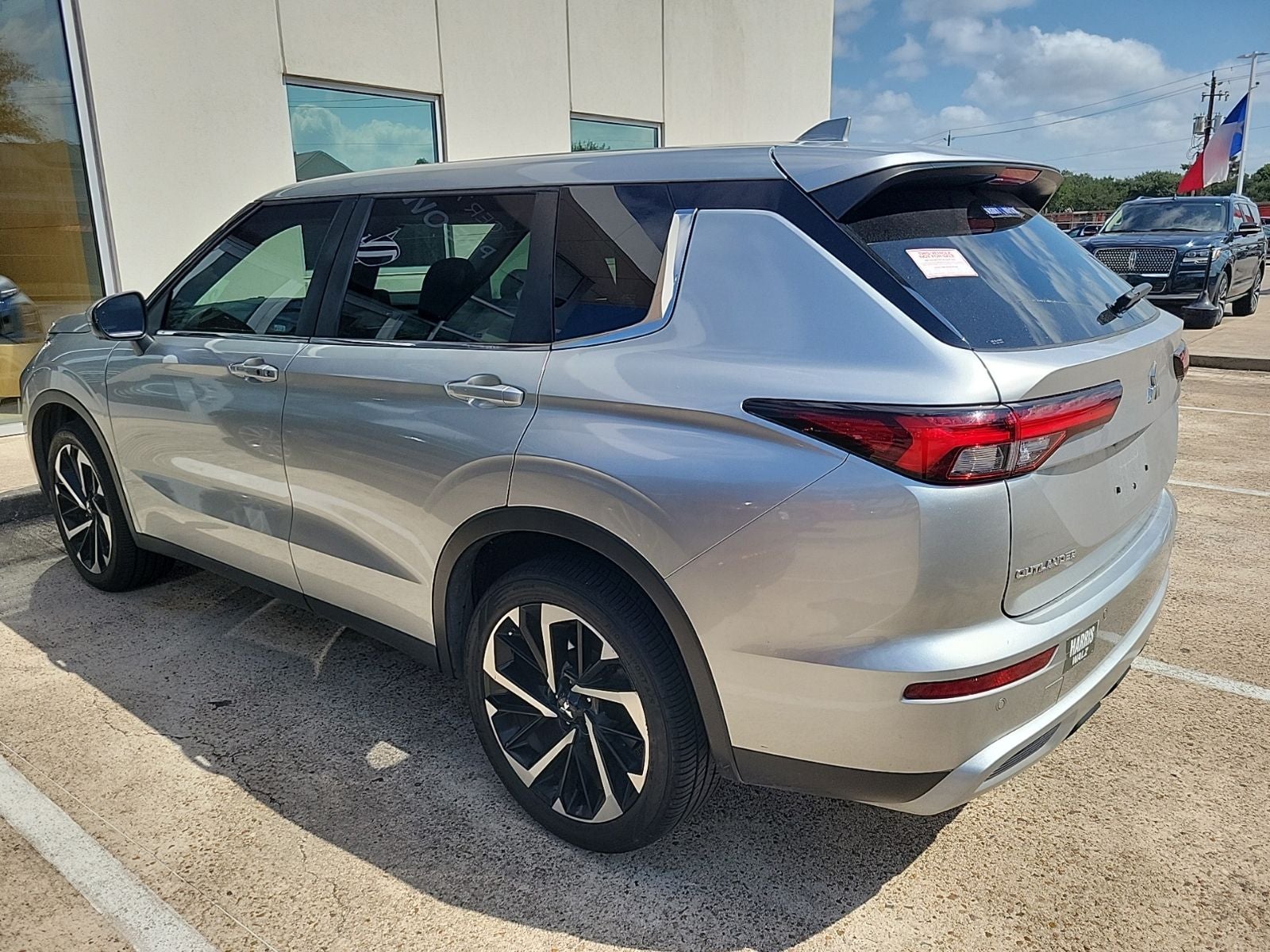 2022 Mitsubishi Outlander Base