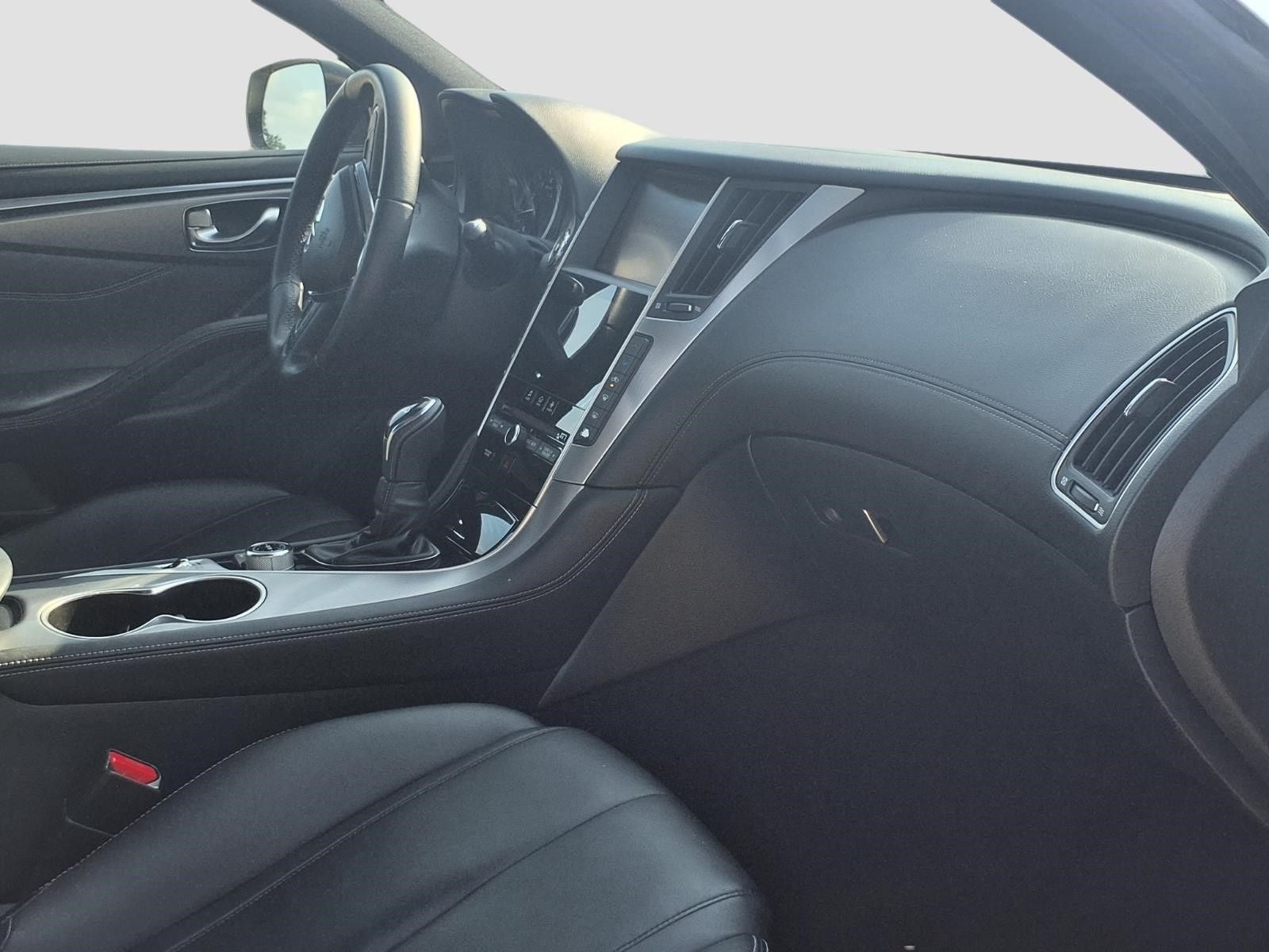 2017 INFINITI Q60 2.0t Base