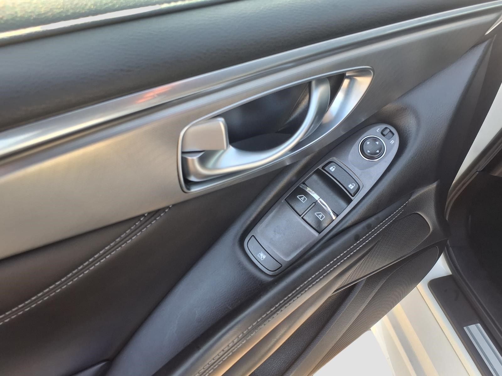 2017 INFINITI Q60 2.0t Base