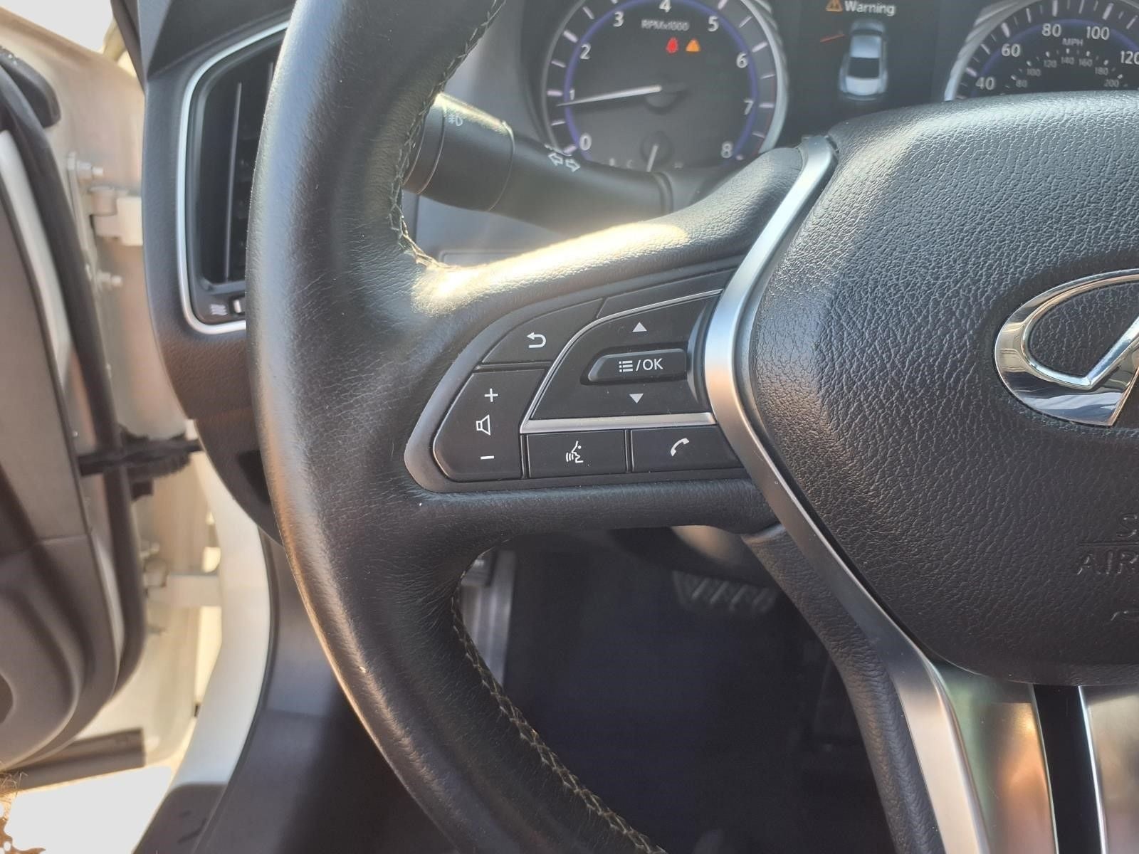 2017 INFINITI Q60 2.0t Base
