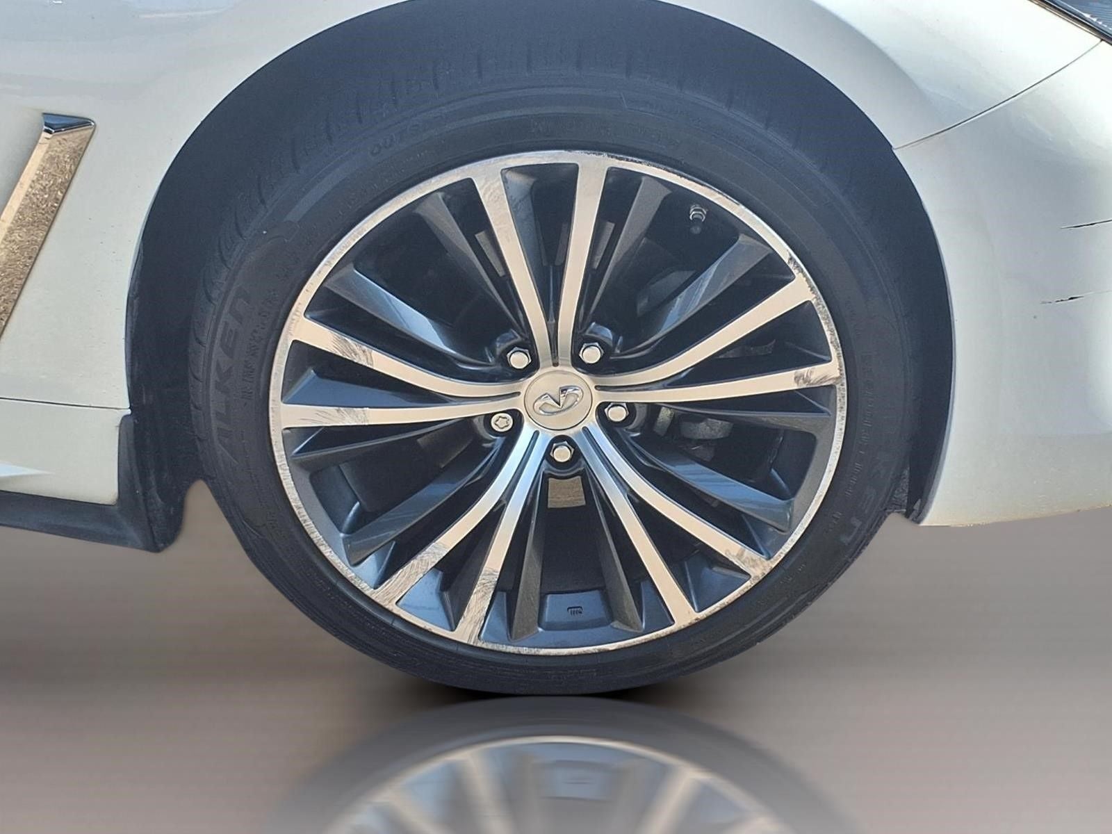 2017 INFINITI Q60 2.0t Base