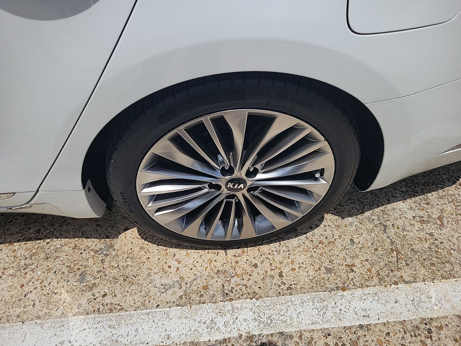 2017 Kia Cadenza Limited