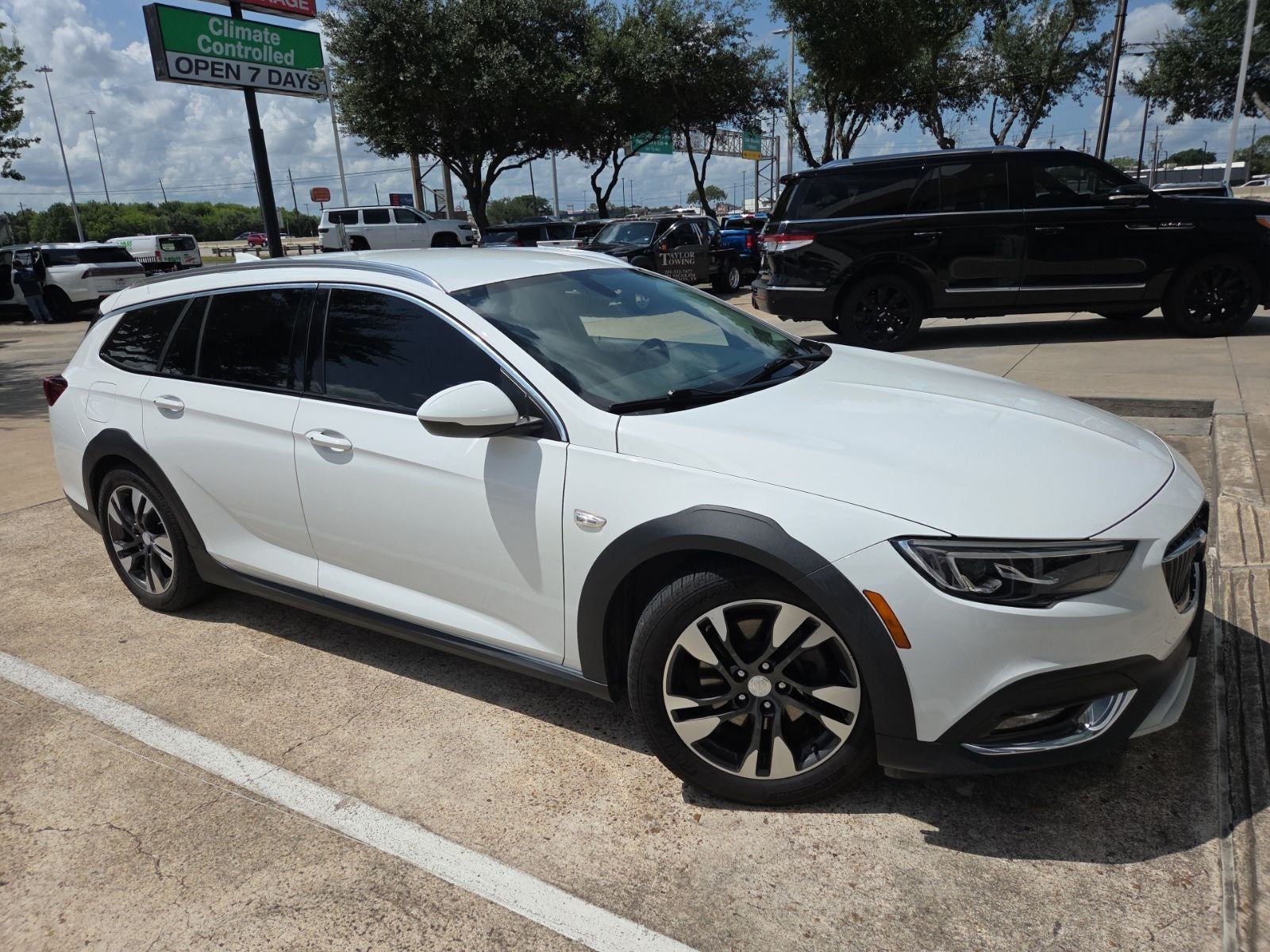 2019 Buick Regal TourX Essence