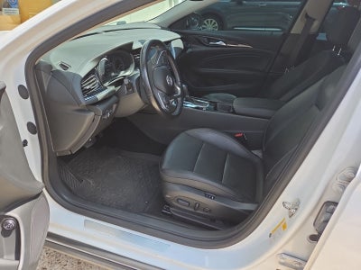 2019 Buick Regal TourX Essence
