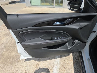 2019 Buick Regal TourX Essence