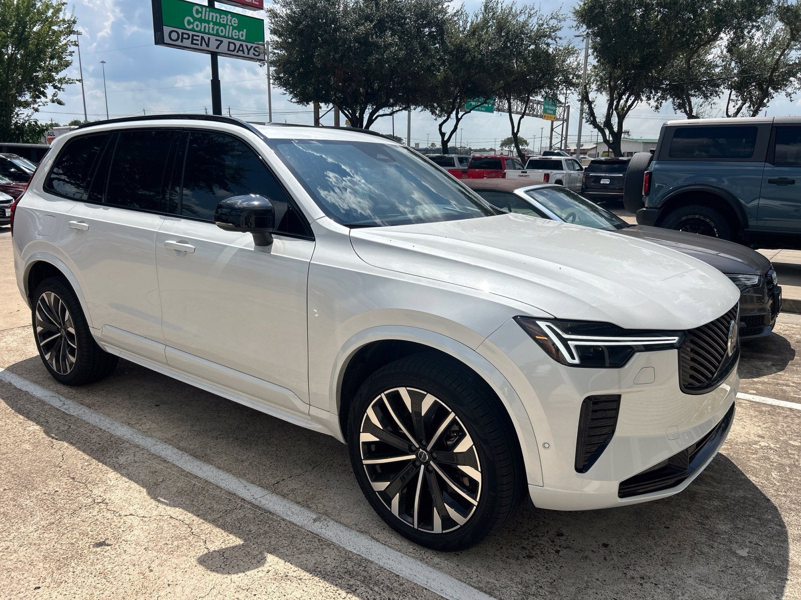 2026 Volvo XC90 B6 Ultra