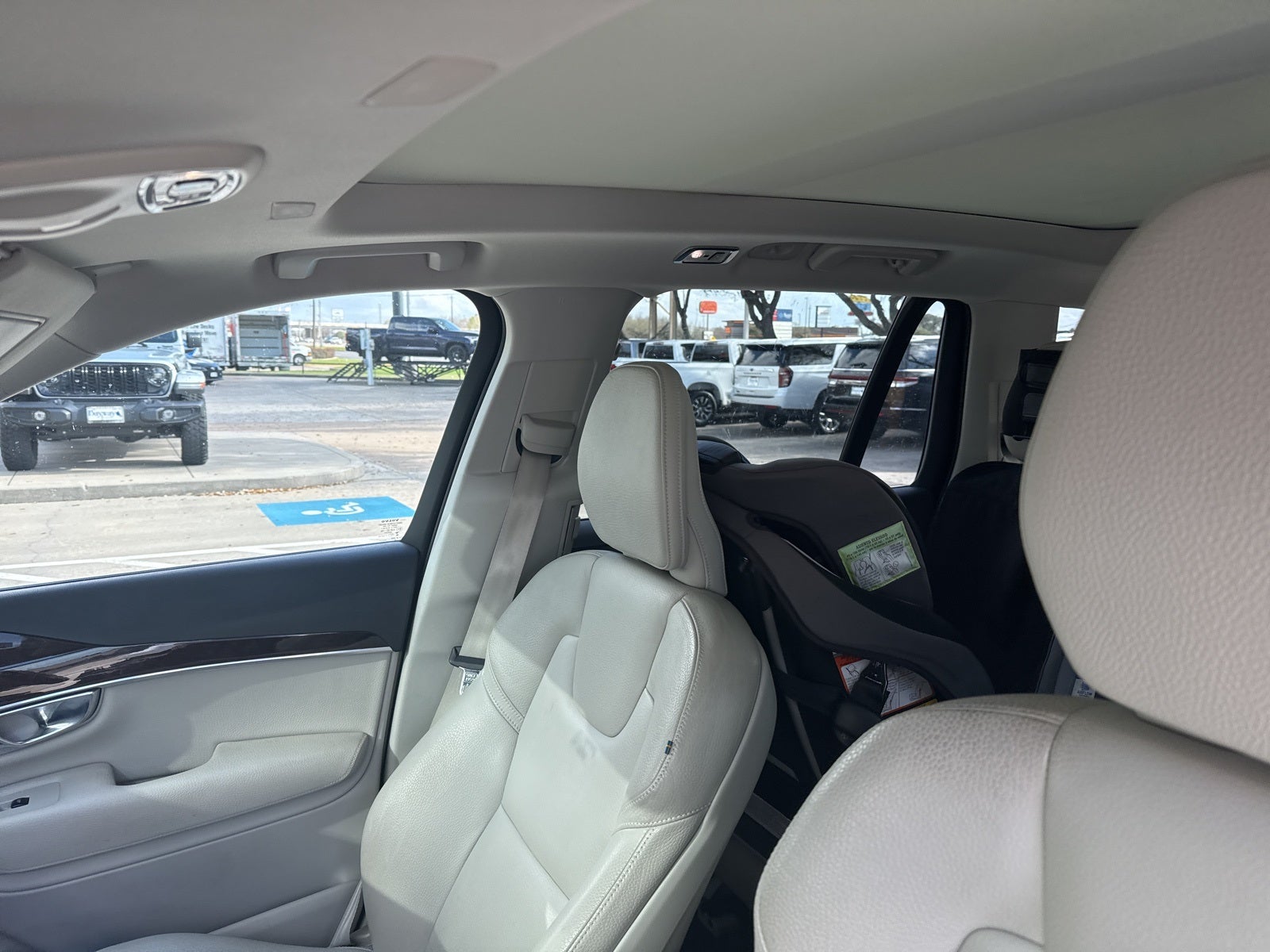 2019 Volvo XC90 T6 Momentum