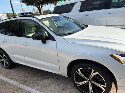 2023 Volvo XC60 B5 Ultimate Dark Theme