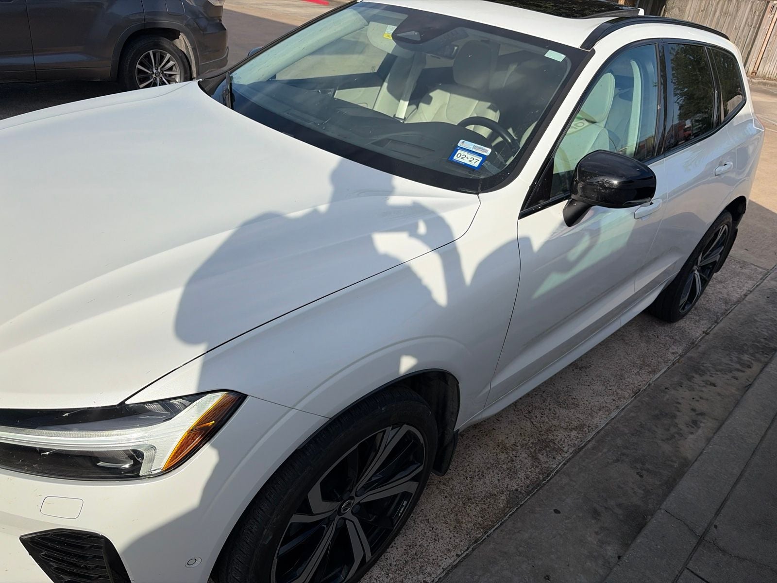 2023 Volvo XC60 B5 Ultimate Dark Theme