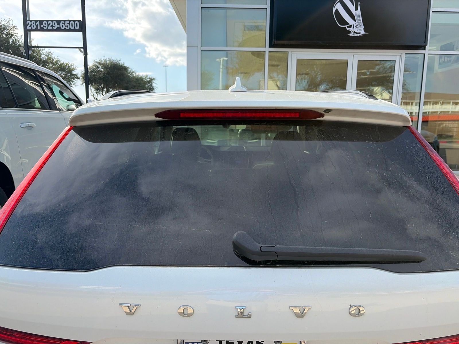 2023 Volvo XC60 B5 Ultimate Dark Theme
