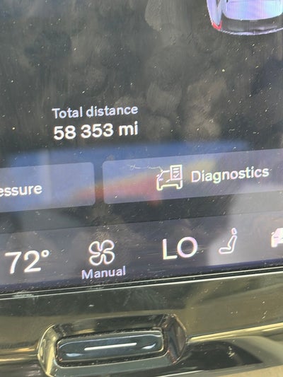 2023 Volvo XC60 B5 Ultimate Dark Theme