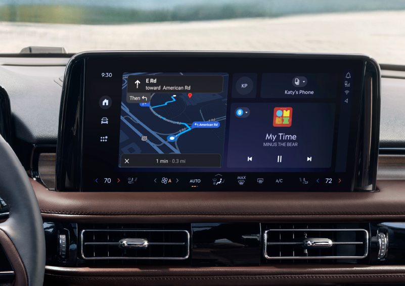 The 13.2-inch LCD touchscreen is showcased. | Bayway Lincoln in Houston TX
