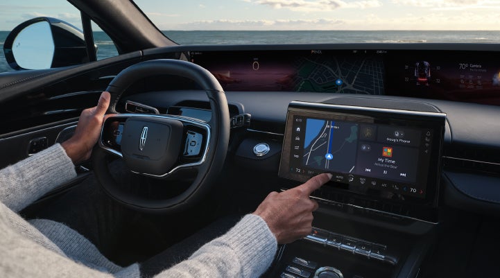 The driver of a 2025 Lincoln Nautilus® SUV interacts with the new Lincoln Digital Experience. | Bayway Lincoln in Houston TX