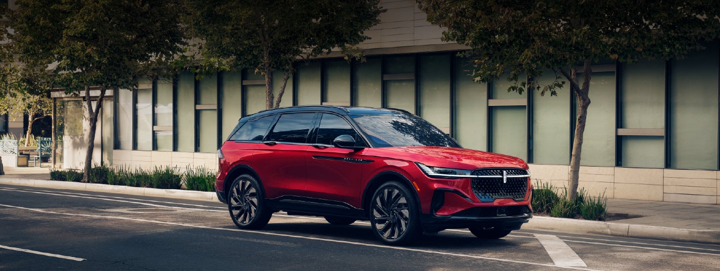 A 2025 Lincoln Nautilus® SUV with an available hybrid powertrain is parked in an urban setting. | Bayway Lincoln in Houston TX