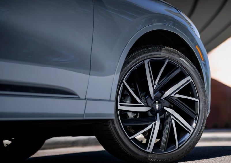 The wheel of the 2027 Lincoln Aviator® Black Label™ SUV is shown slightly angled out. | Bayway Lincoln in Houston TX