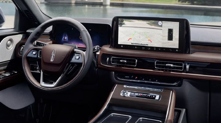 The backup camera of the 2027 Lincoln Aviator® SUV is displayed on screen. | Bayway Lincoln in Houston TX